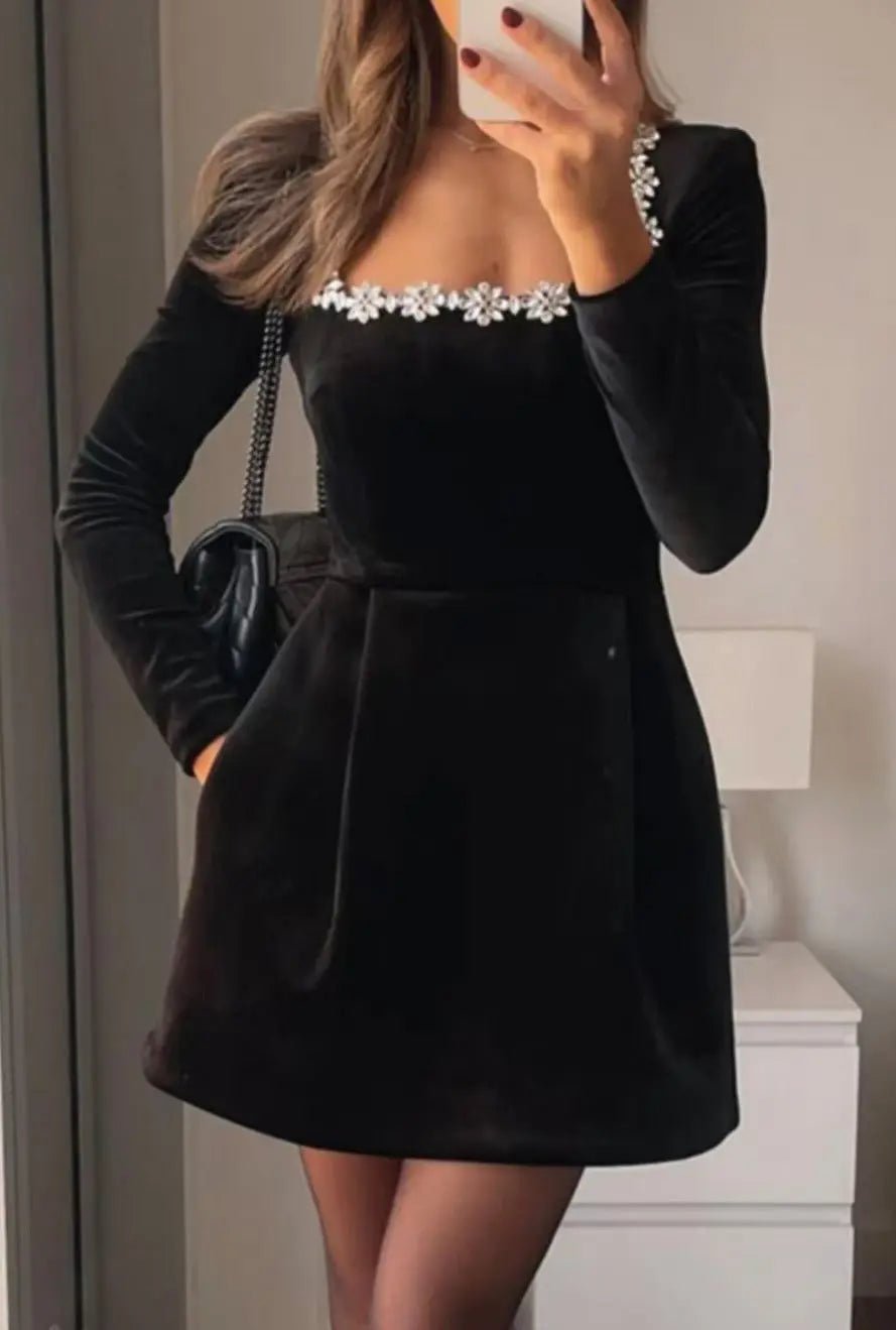 Elegant Dress with a Square Neck and Long Sleeves - TheSheriffShop