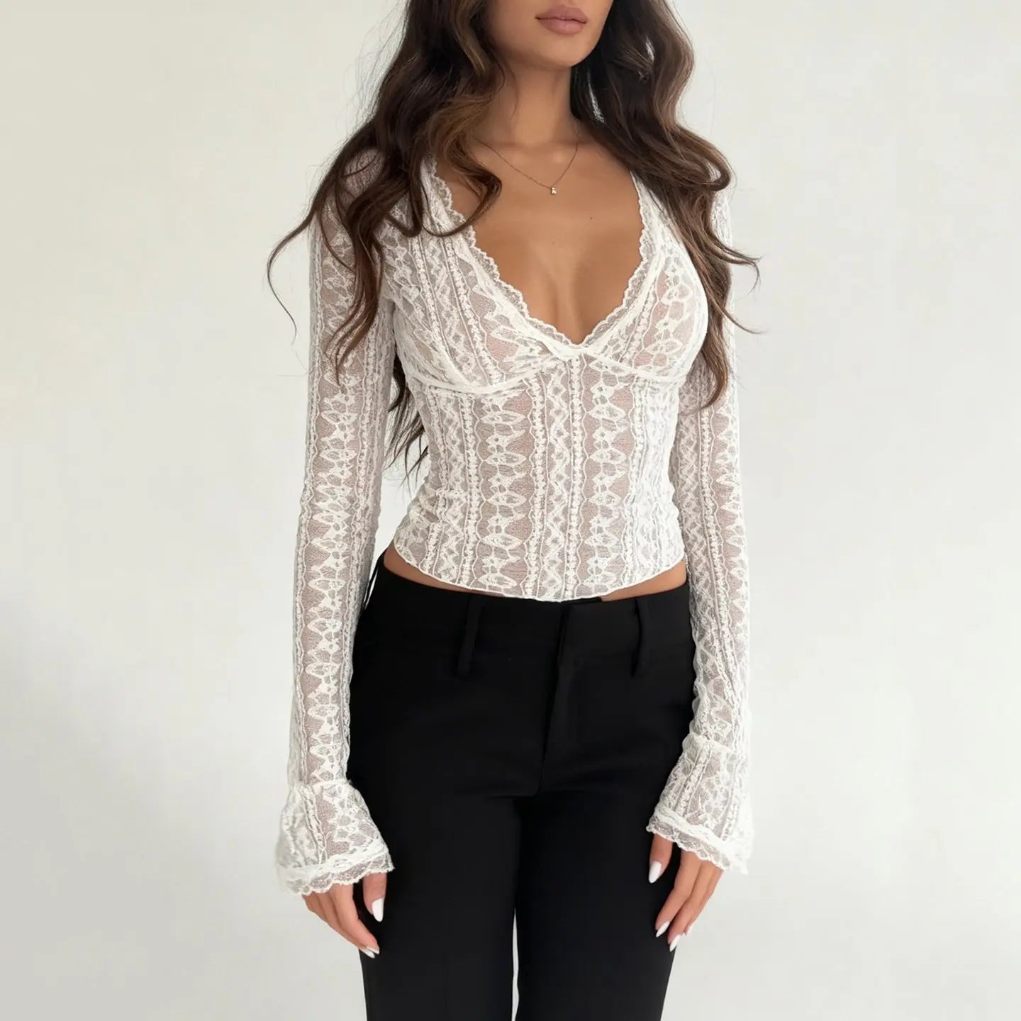 Haut en Dentelle Blanche à Manches Évasées - TheSheriffShop